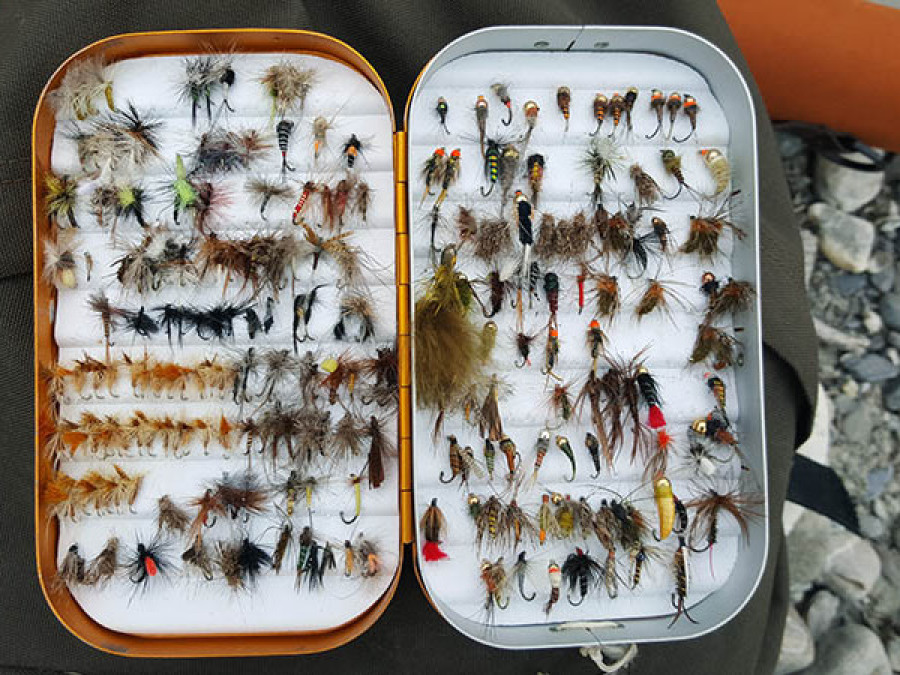 Leure pêche hameçon survie